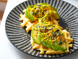 Gaufres de riz à l’avocat et aux agrumes